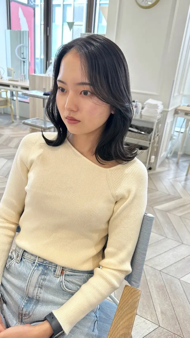 ミディアム ヘアカラー トリートメント 小顔レイヤー/ ベージュ🤍Rieのヘアスタイル