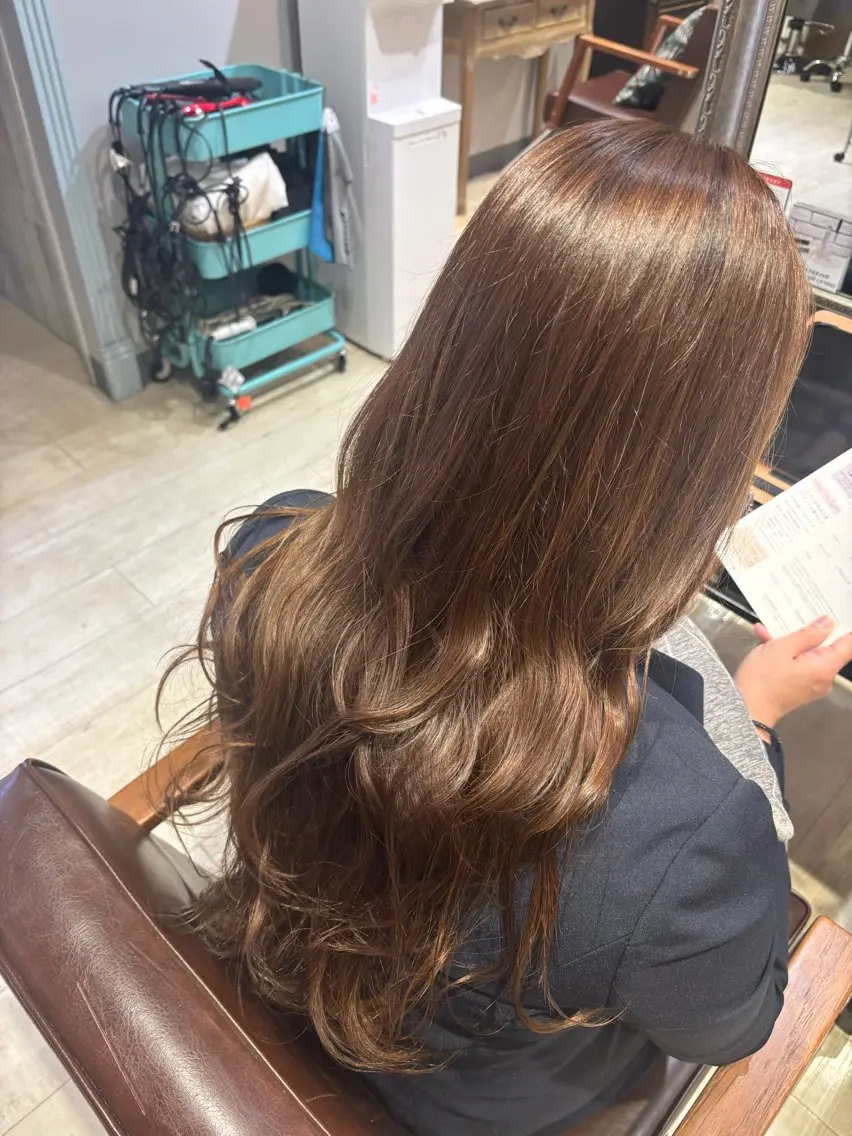 セミロング ツヤ感カラーレイヤー カット川野莉空のヘアスタイル