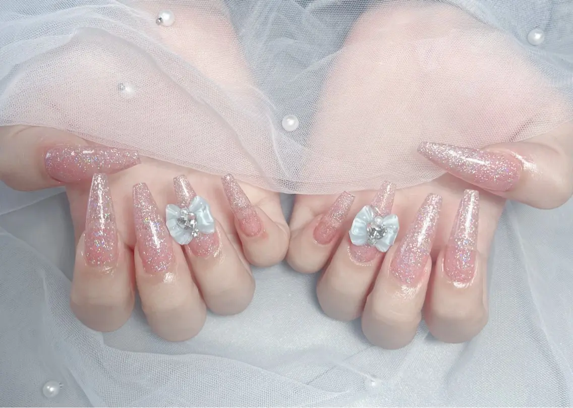 ネイル アートネイル グラデーション キラキラネイル ニュアンスネイル オフィスネイル ハンドネイル Amee Nail Salonのネイルデザイン
