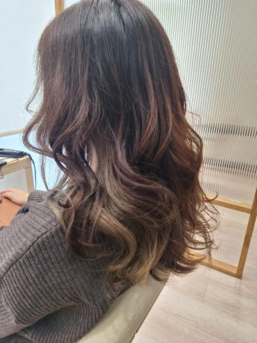 ロング アッシュ カット ヘアカラー トリートメント 山田 一貴のヘアスタイル