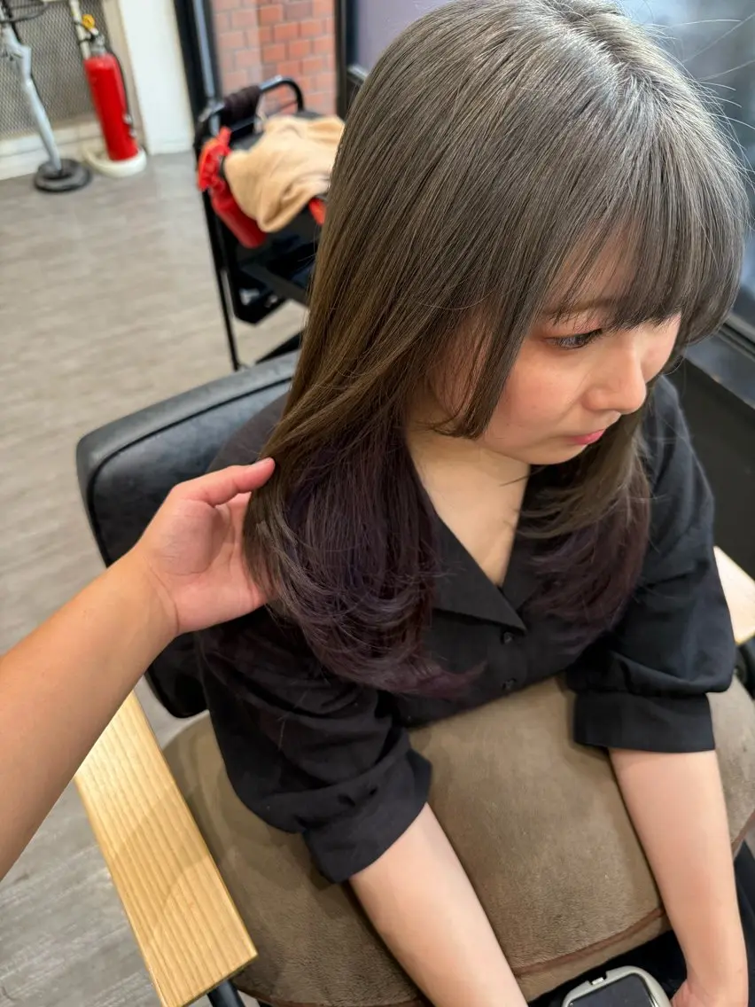 セミロング カラー グレージュ パープルカラー カット ヘアカラー トリートメント 艶髪レイヤー上田 紗也🇰🇷💗のヘアスタイル