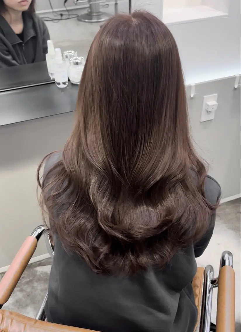 ロング カラー 透明感カラー グレージュ 石川 裕将のヘアスタイル