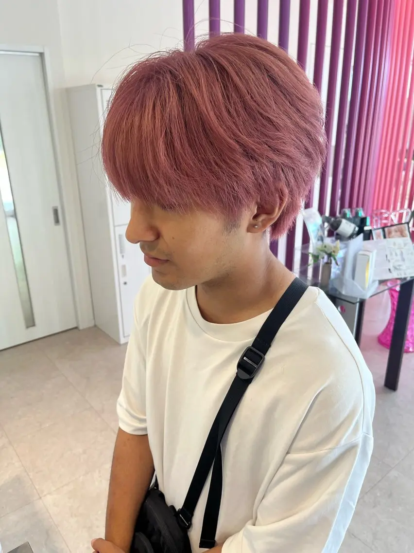ショート カラー メンズ ベージュカラー ピンクカラー ピンクベージュ カット ヘアカラー トリートメント MAO カラーモデル募集中のヘアスタイル