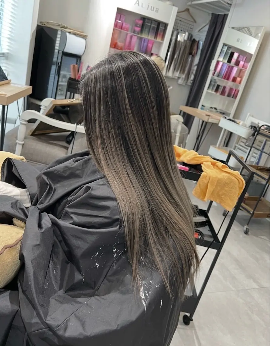 ロング カラー バレイヤージュ グレージュ レイヤーカット 指名数No.1 /NAOYAのヘアスタイル