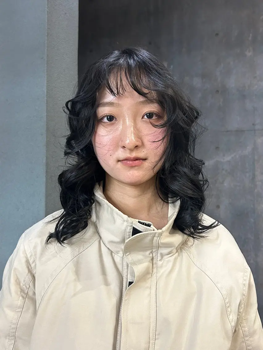 ミディアム ヘアカラー Hiyo 外国人風くせ毛パーマのヘアスタイル
