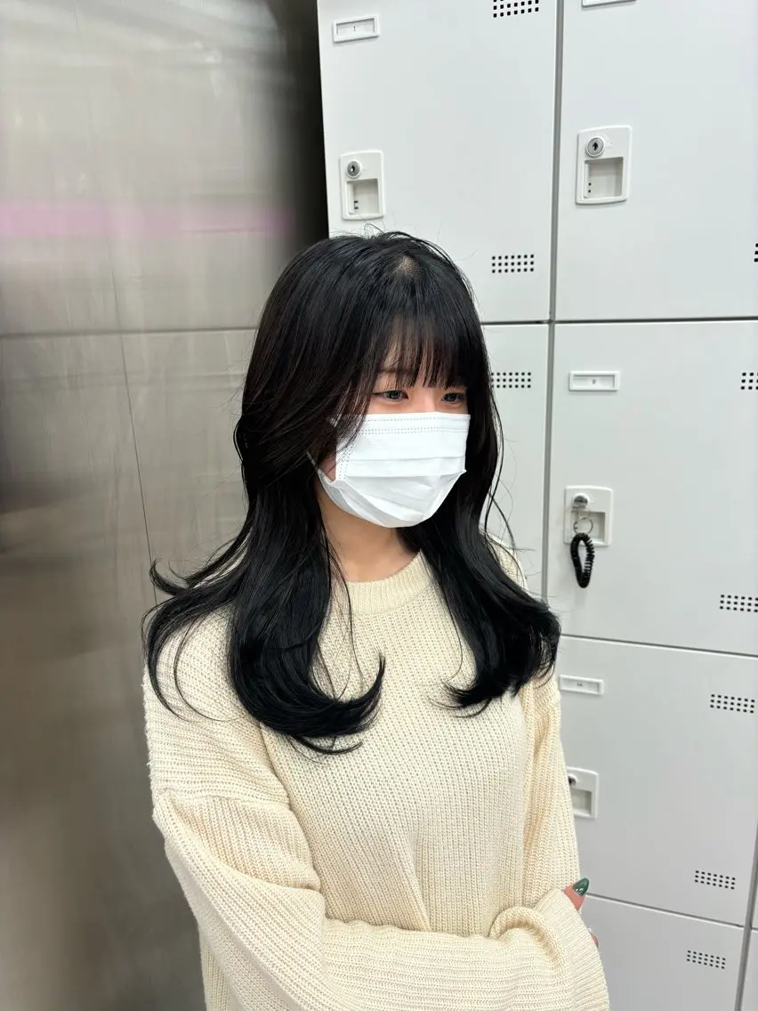 ロング カラー 抜け感レイヤー︴ ニュアンスカラーのヘアスタイル
