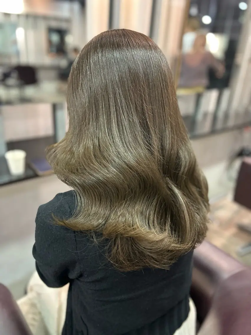 セミロング カラー ブリーチ グレージュ オリーブグレージュ オリーブグレー トリートメント ヘアカラー トリートメント グレージュカラー🤎 mai🤎のヘアスタイル