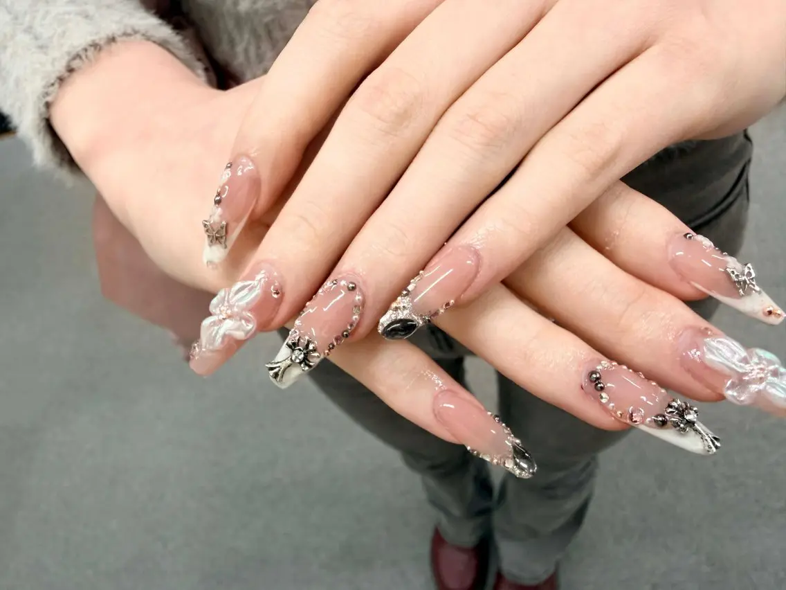ネイル フレンチネイル ネイルチップ SORA ANA.CHUOのネイルデザイン