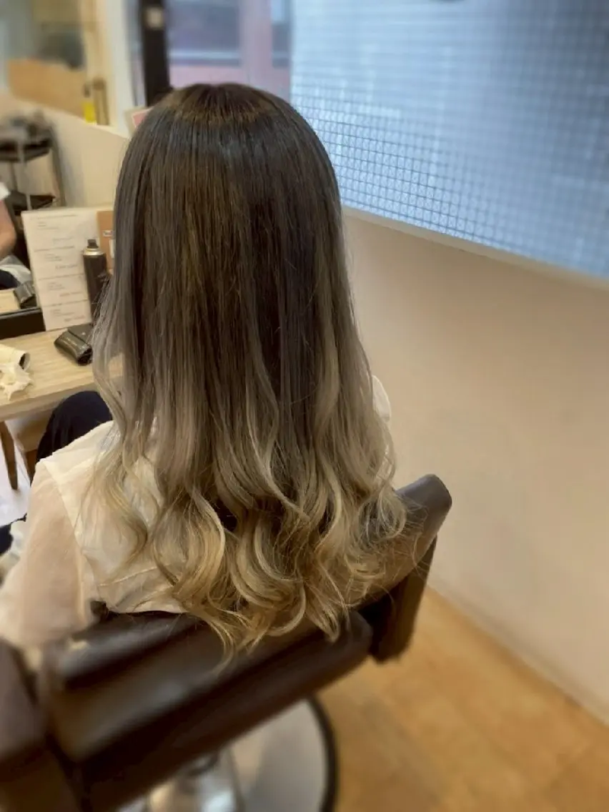 カラー グラデーションカラー ソウワ ヒナコのヘアスタイル