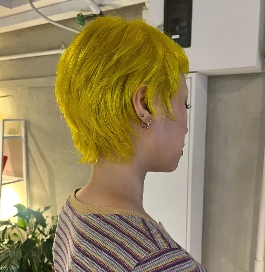 ショート カラー ヘアアレンジ イエローカラー ボブハイトーン🦖 デザインMAMIのヘアスタイル