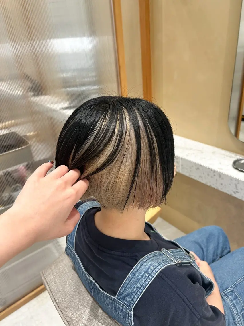 ショート カラー ベージュカラー ブリーチ ハイトーンカラー ハイトーンベージュ カット ヘアカラー トリートメント 🫧艶髪ボブ🫧 チカのヘアスタイル