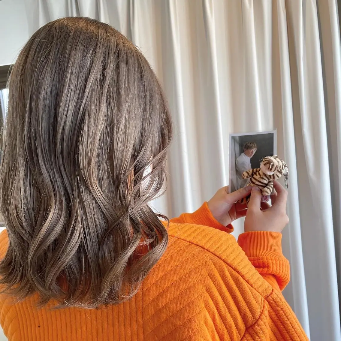 セミロング カラー ヘアアレンジ ブリーチ REONA🪽✨薬院 レイヤーカット🫧のヘアスタイル