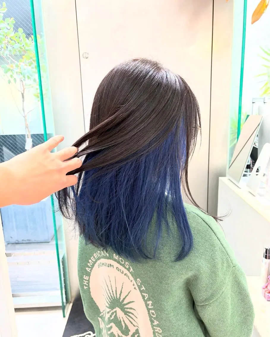 セミロング カラー ブリーチ ブルーカラー ヘアカラー トリートメント インナーカラー/天神 ブリーチ/吉田のヘアスタイル