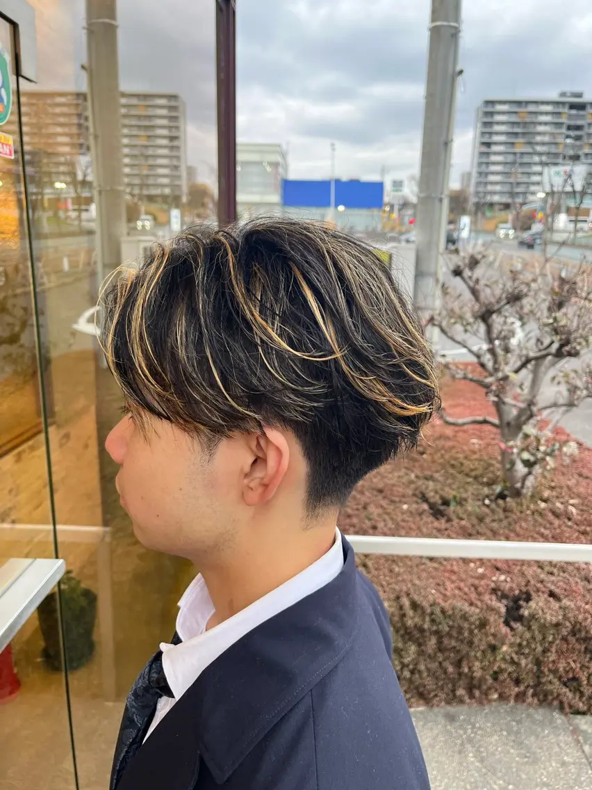 ショート カラー メンズ センターパート メンズハイライト ハイライトカラー ハイライト カット ヘアカラー 北川 寛之✨メンズパーマ✨のヘアスタイル