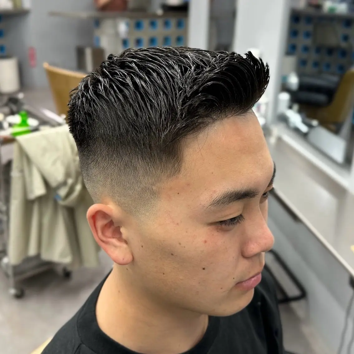 ショート メンズ メンズブリーチ センターパート フェードカット メンズパーマ スペインカール 柏/カラー/パーマ 浦口 夏生のヘアスタイル