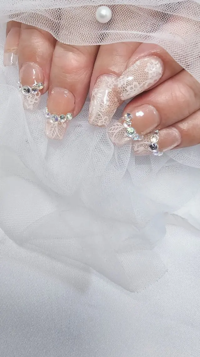 ネイル フレンチネイル レース ストーンネイル Viva Nail 堺区自宅ネイルサロンのネイルデザイン
