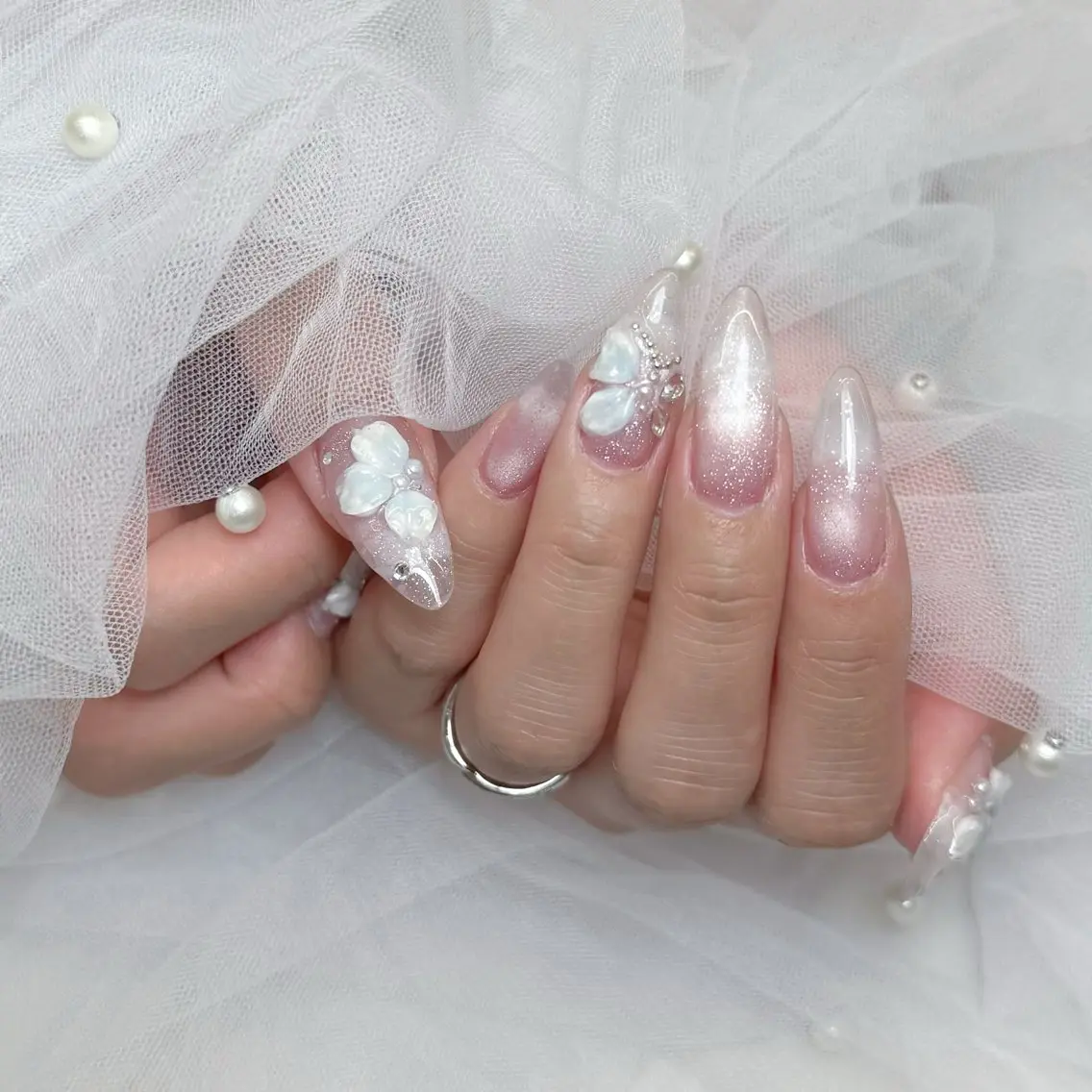 ネイル アートネイル クリアネイル 長さ出し ハンドネイル mau🩵 堺筋本町nailのネイルデザイン