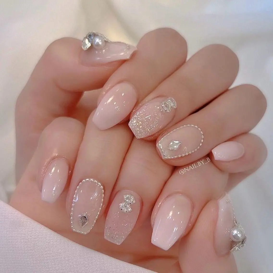 ネイル マグネットネイル ピンク ネイルチップ 冬ネイル Lee Nailsのネイルデザイン