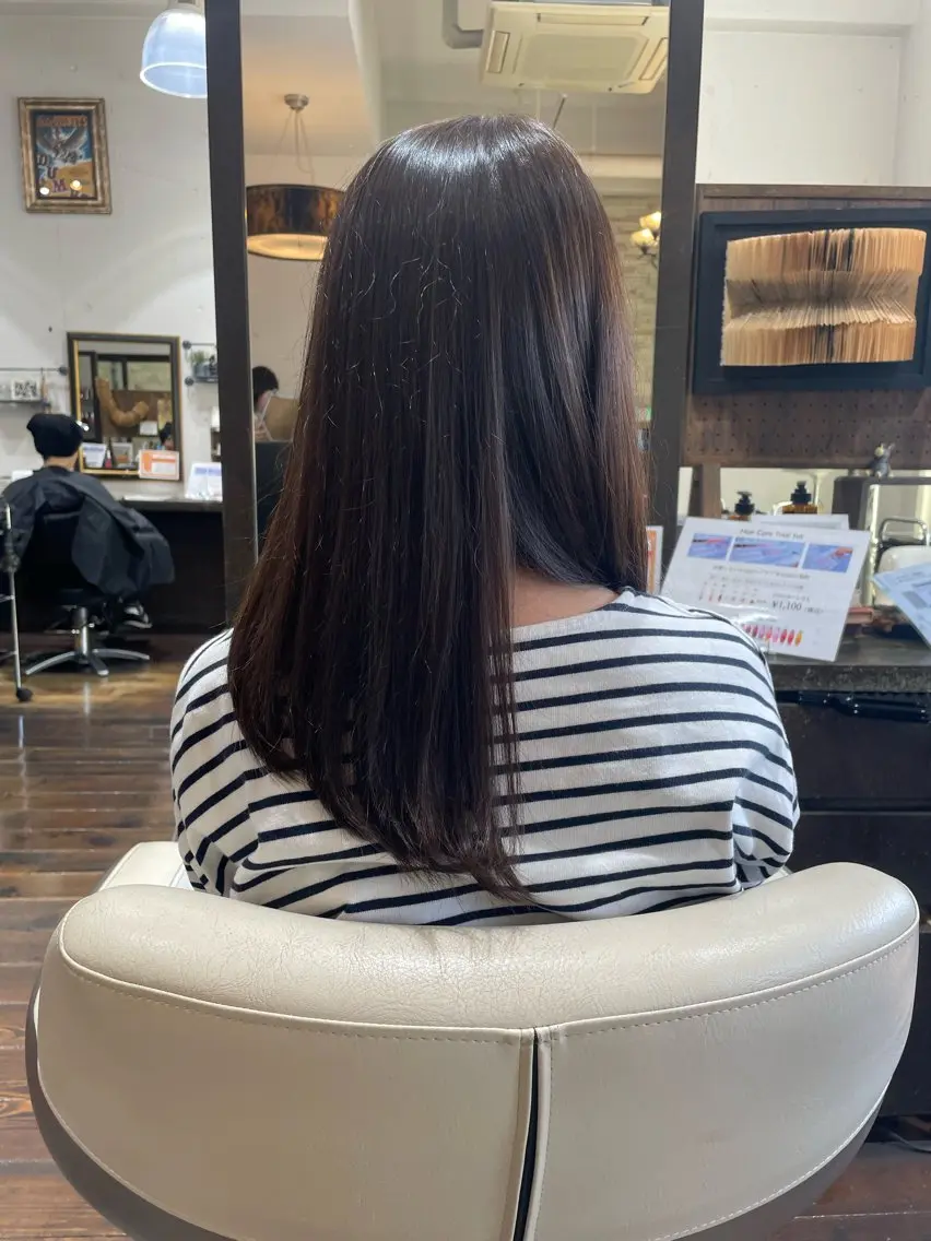 ロング ロングレイヤー 顔まわりレイヤー レイヤーカット ロング カット ヘアカラー トリートメント 黒川 名津美のヘアスタイル