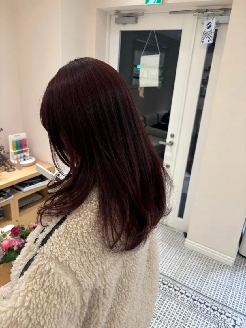 カラー レッドカラー 本間 幸恵のヘアスタイル