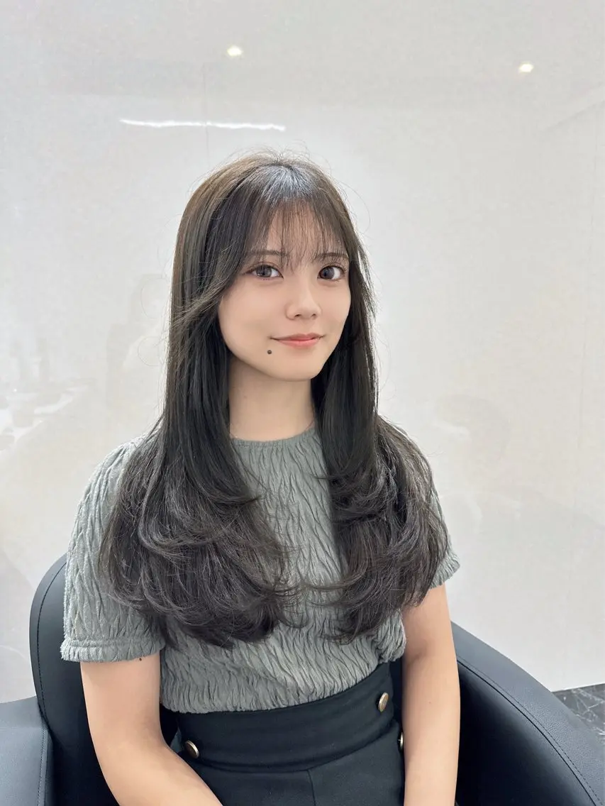 ロング カラー ダークグレー ダークグレージュ グレージュ オリーブカラー オリーブグレージュ ウルフ&レイヤー特化 まとまる美髪矯正のヘアスタイル