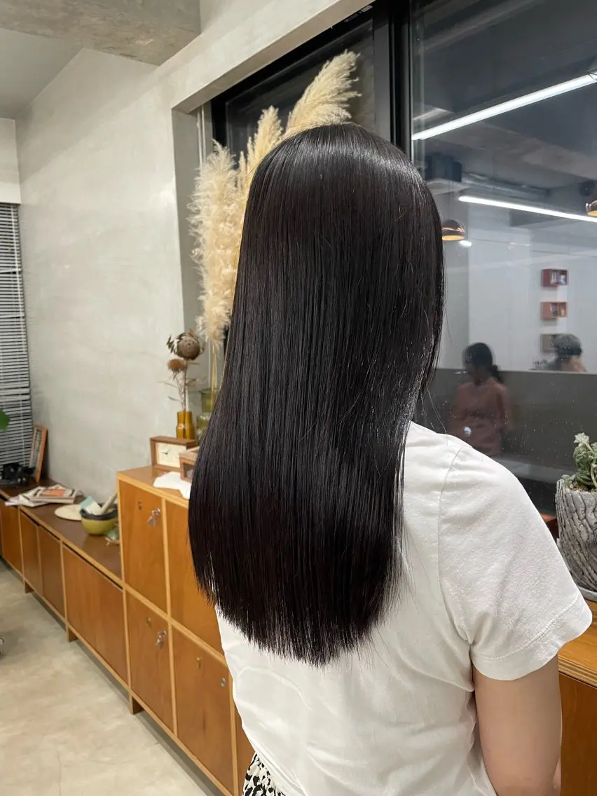 ロング カラー 黒髪 ブルーカラー ブルーブラック カット ヘアカラー 鶴井 美空のヘアスタイル