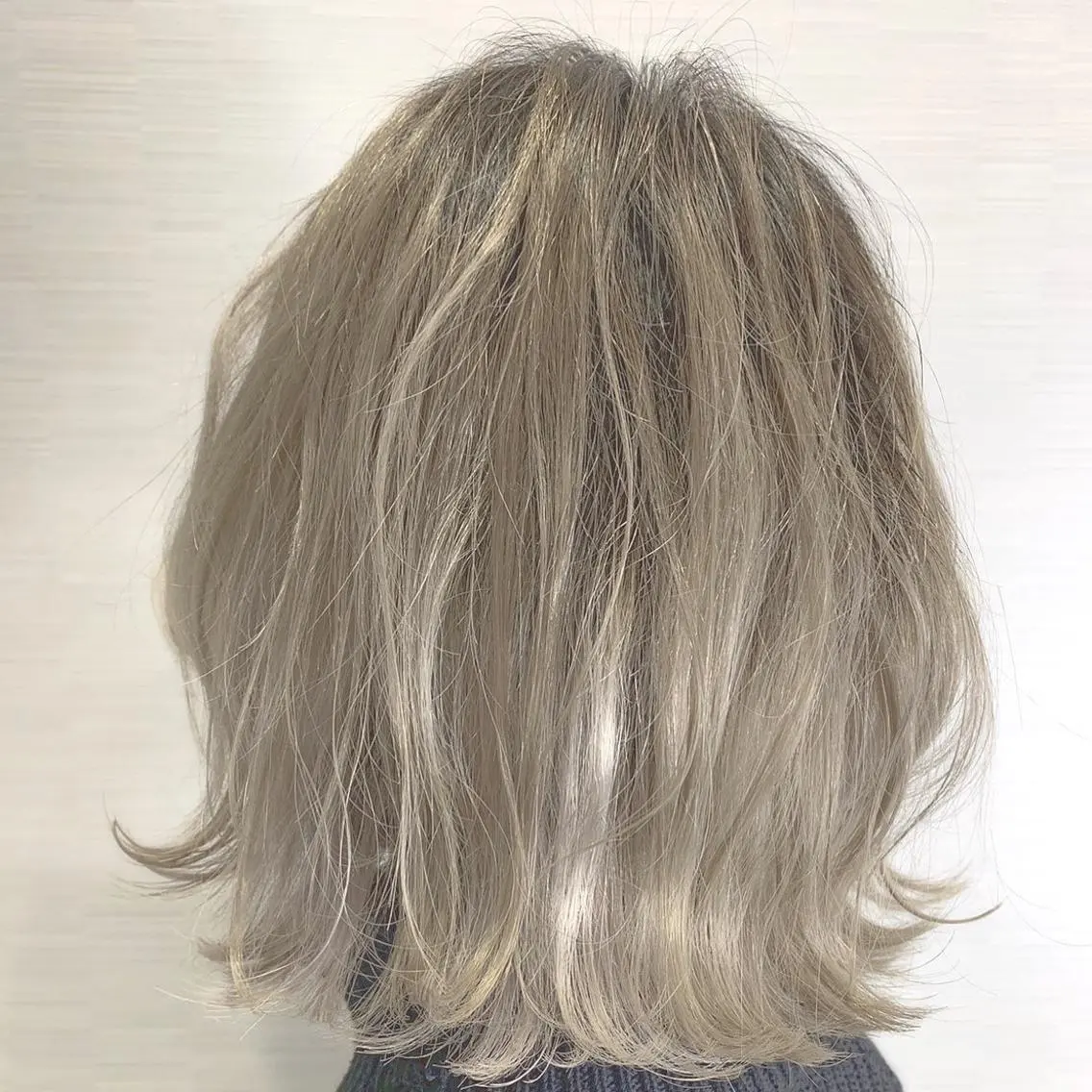 ミディアム カラー ハイトーンカラー カラーサロン ビスカリアのヘアスタイル