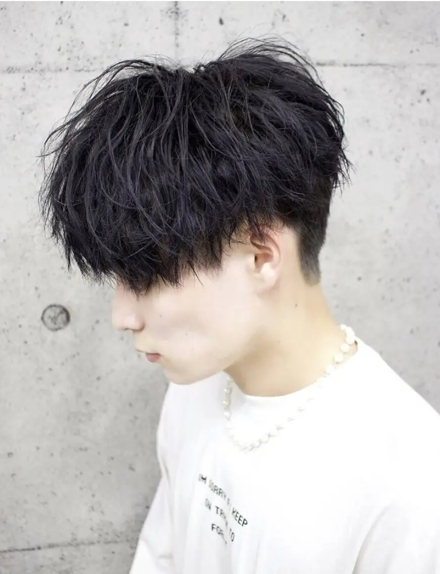 メンズ 黒染め落とし ムラ修正　ハイトーンのヘアスタイル
