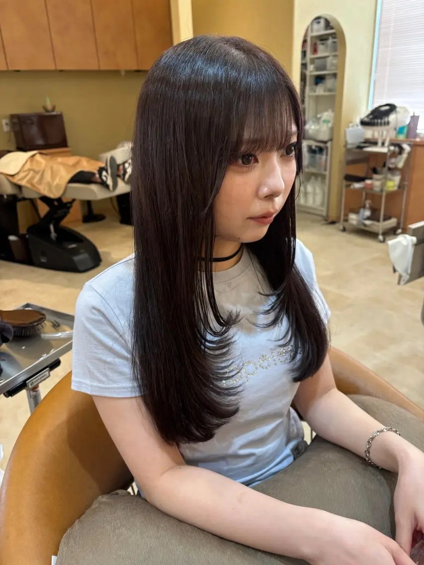 セミロング カット 金木 凜花のヘアスタイル