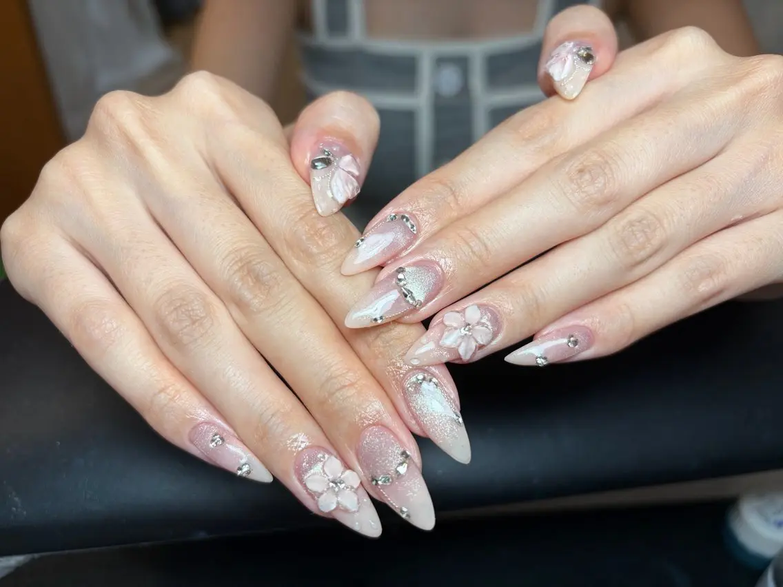 ネイル アートネイル 長さ出し ジェルネイル 韓国ネイル マグネットネイル ハンドネイル Cloudy Chan Nailのネイルデザイン