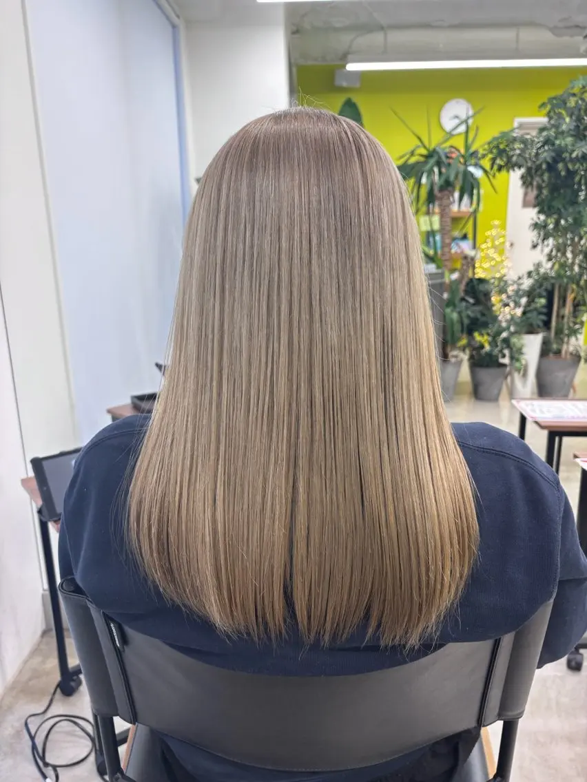 ロング カラー ハイトーンカラー ヘアカラー 鈴木 ちさきのヘアスタイル