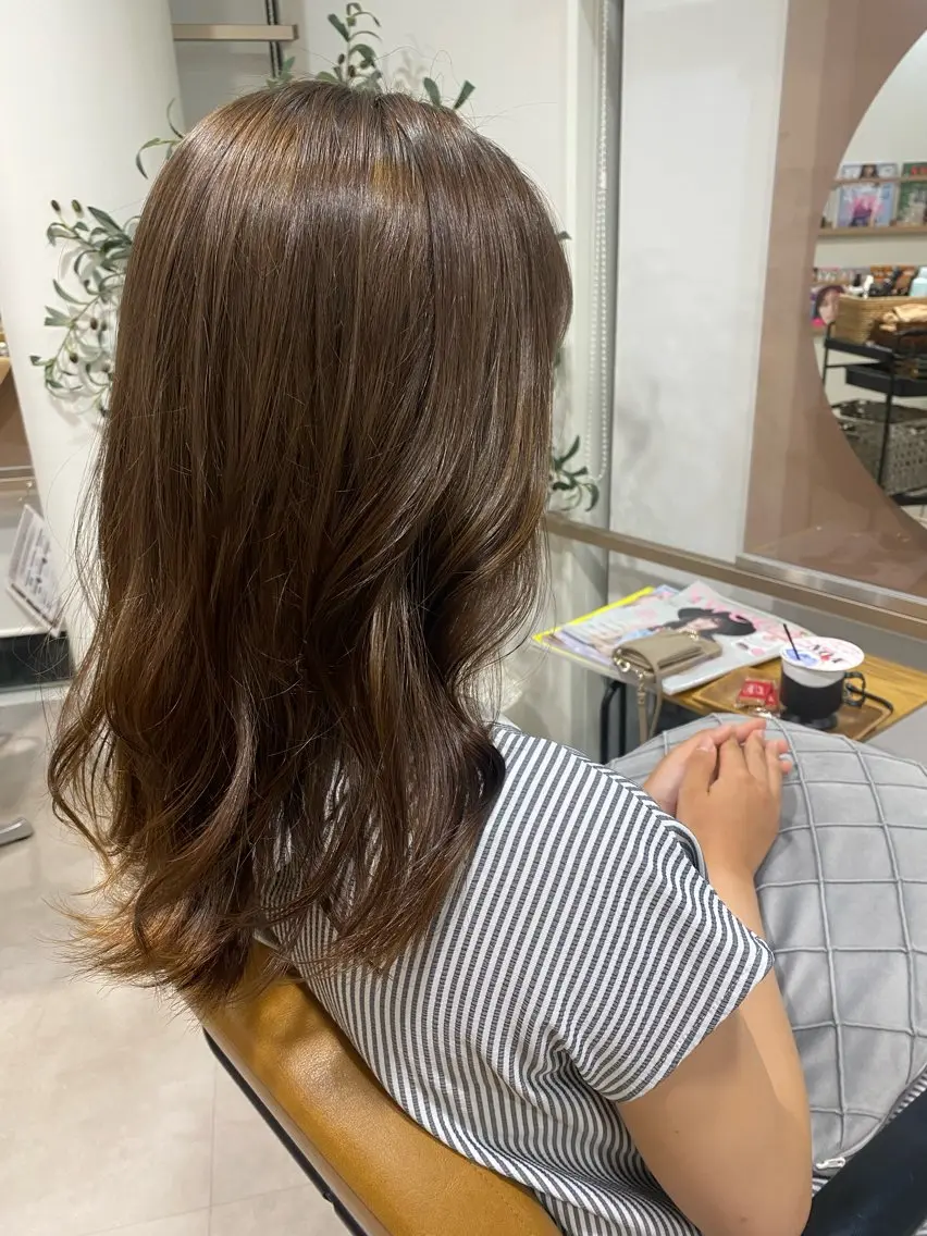 ミディアム 水口 莉央のヘアスタイル
