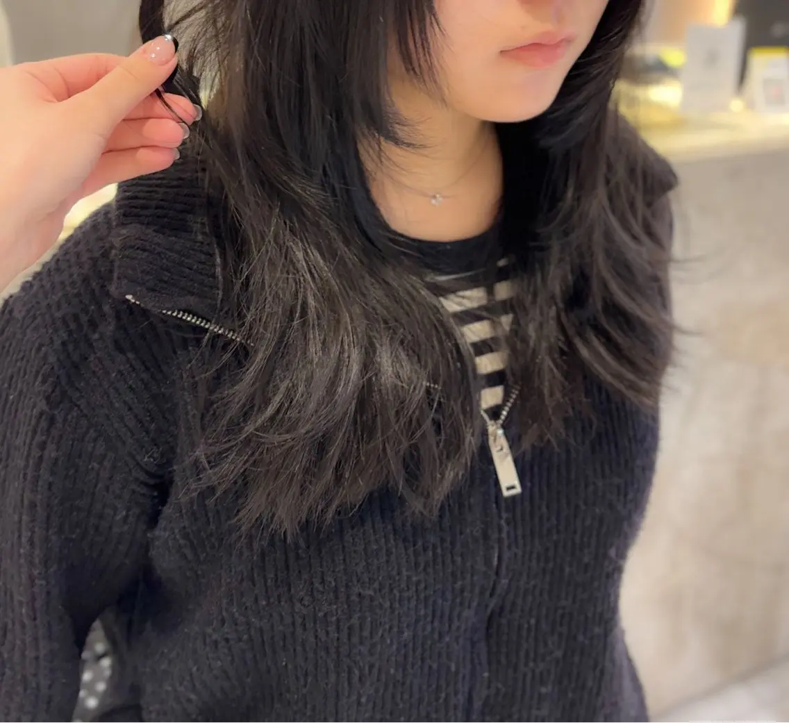 セミロング カラー 黒髪 ブルーカラー ブルーブラック レイヤーカット ウルフカット カット ヘアカラー トリートメント レイヤー/ハイトーン /透明感/AKARIのヘアスタイル