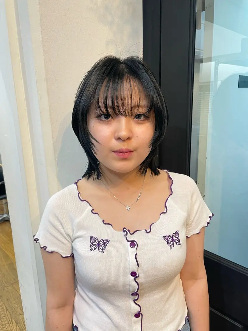 ショート カラー 黒髪 ブルーカラー ブルーブラック ハッシュカット 韓国風ヘア カット ヘアカラー yu-kaハッシュ カット/韓国レイヤーのヘアスタイル