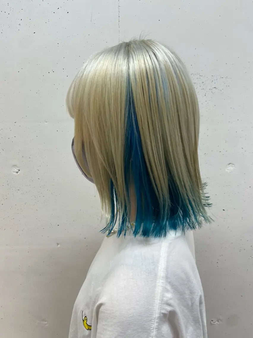 ミディアム カラー ブロンド ブルーカラー インナーカラー ヘアカラー トリートメント ウルフカット レイヤーカット上柿のヘアスタイル
