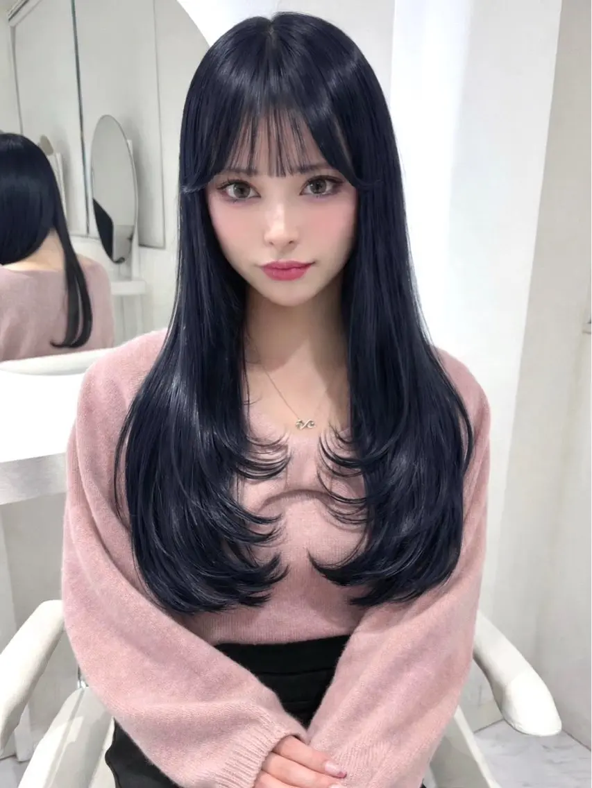 ロング カラー ブリーチ ブルーカラー ネイビーカラー くびれヘア レイヤーカット レイヤーカット🫧 🎀Tomoka🎀のヘアスタイル