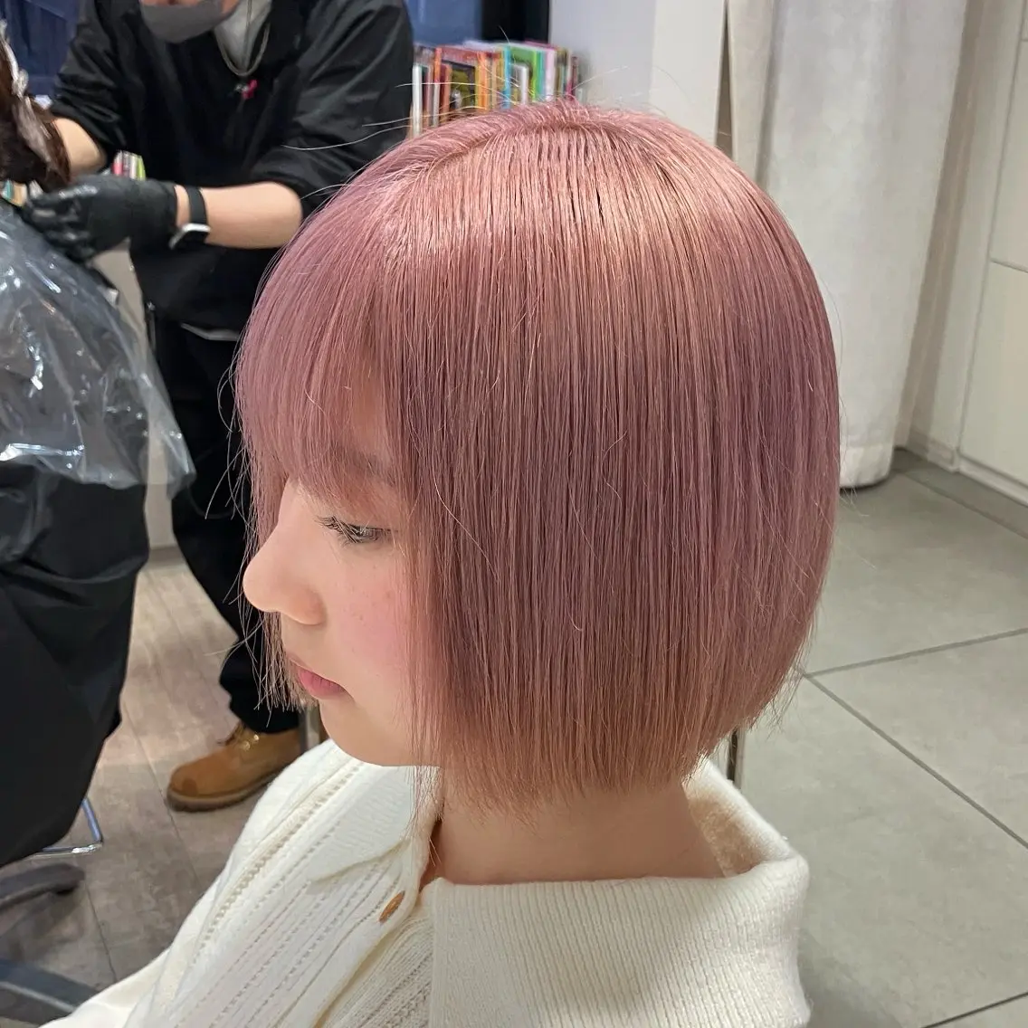 ミディアム カラー ブリーチ イルミナカラー ピンクカラー カット ヘアカラー レイヤー/縮毛矯正 / 岡本美優のヘアスタイル