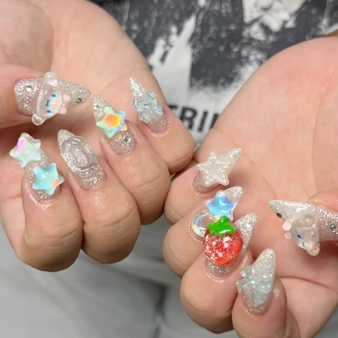 ネイル チークネイル フレンチネイル ジェルネイル ガーリー キラキラネイル ハンドネイル UM Nail Salonのネイルデザイン