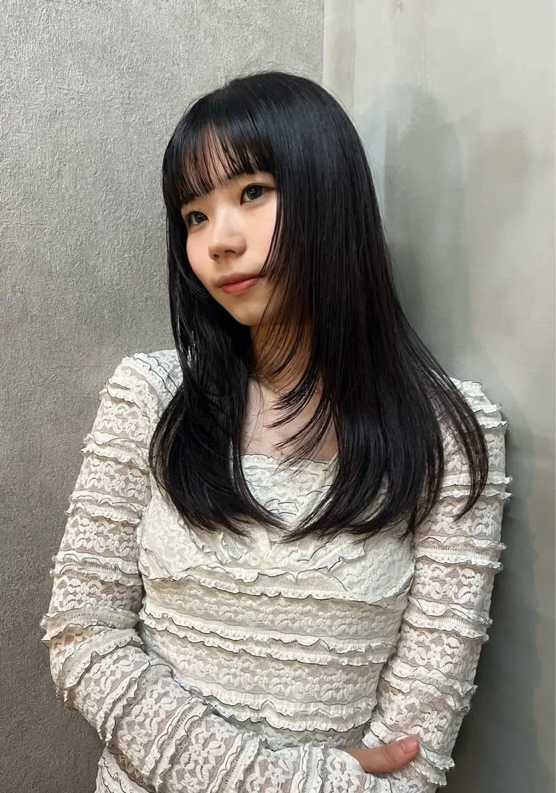 セミロング 顔まわりレイヤー レイヤーカット ウルフカット qpula クプラのヘアスタイル