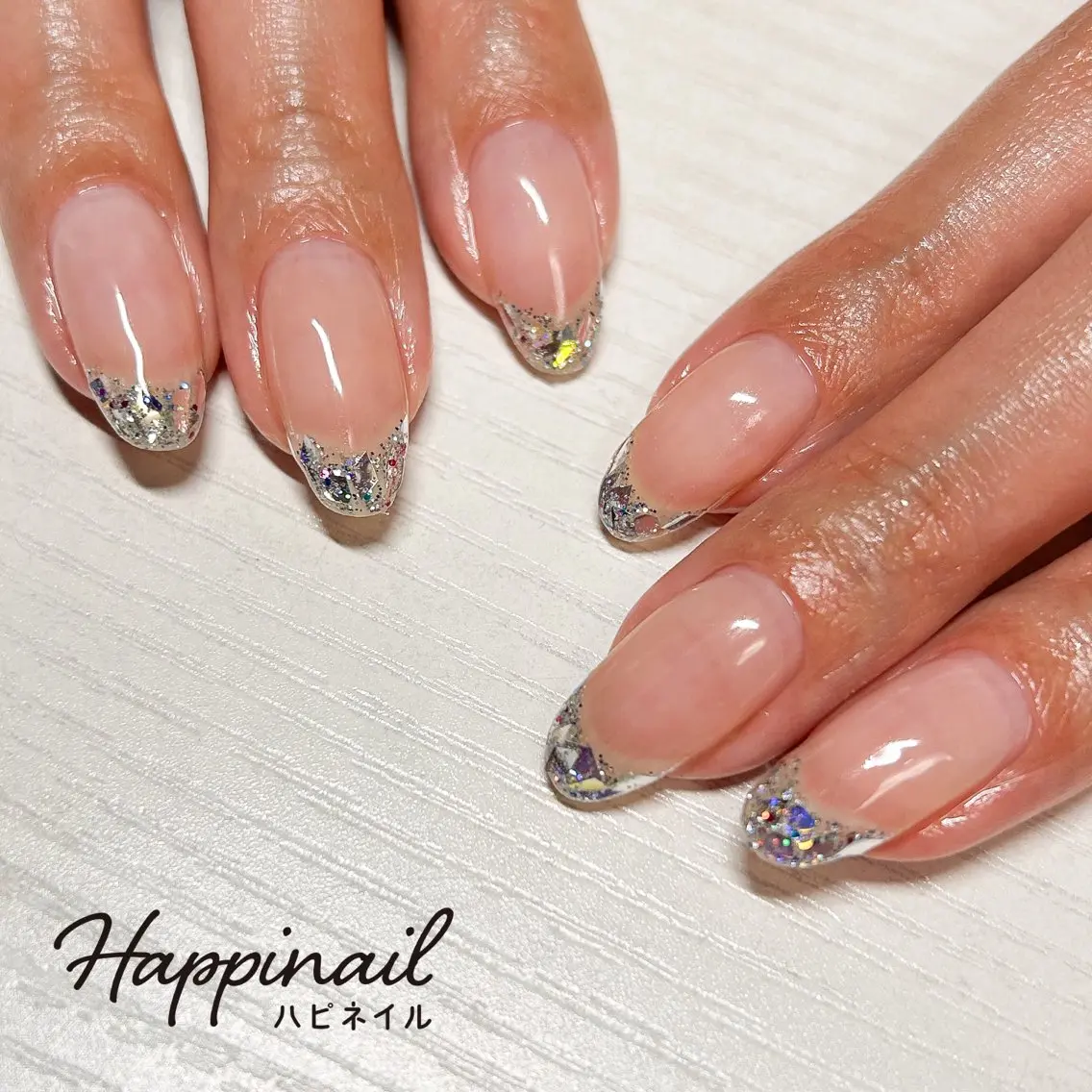 ネイル フレンチネイル ガラスフレンチ 冬ネイル ケアが得意なサロン Happinailのエステ・リラクイメージ