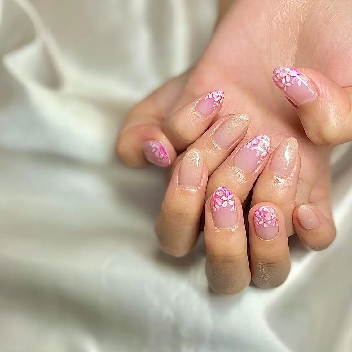 ミディアム カラー パーマ ヘアアレンジ メンズ キッズ ネイル マツエク・マツパ フラワーネイル el. by Aoのネイルデザイン