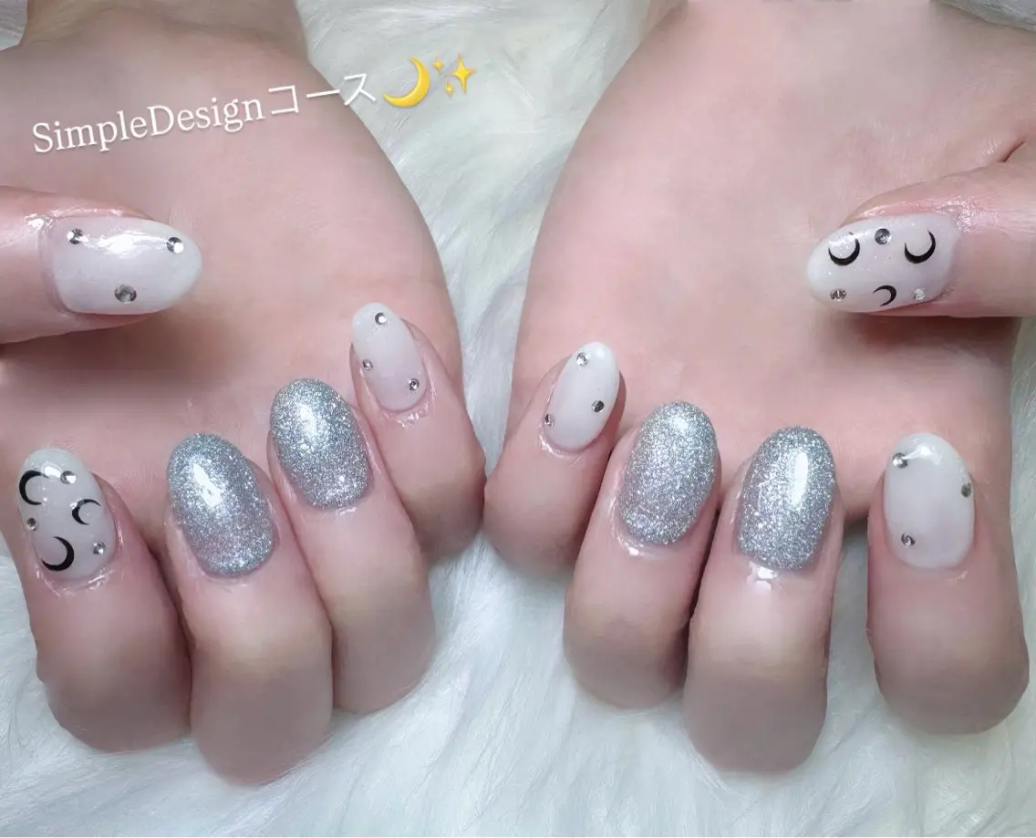 ネイル シルバー ストーンネイル ホワイト ハンドネイル よこやま🐩💭 eight nailのネイルデザイン