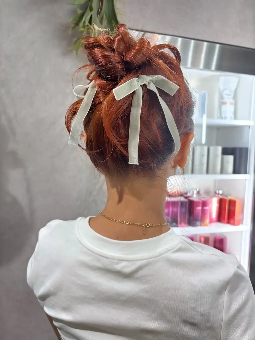 セミロング カラー ヘアアレンジ 切りっぱなしボブ ブリーチ ダブルカラー イヤリングカラー ハイライトカラー ヘアカラー iona/ハイトーン /ネイルのネイルデザイン