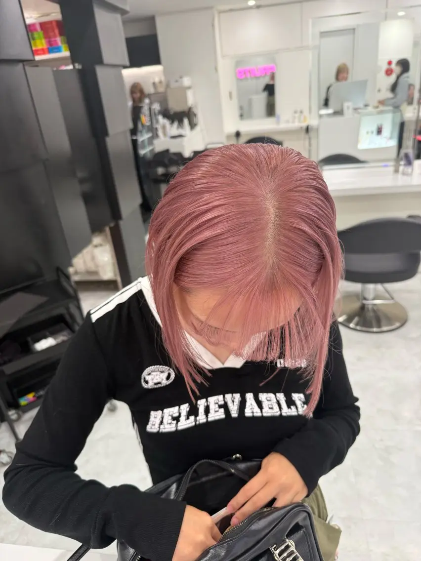 ミディアム カラー ラベンダー💜 グレージュ🩶のヘアスタイル