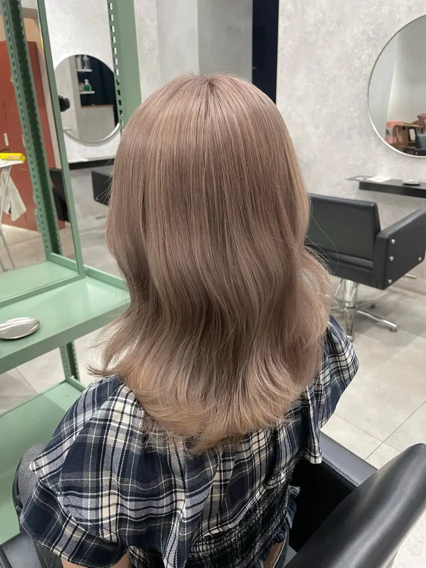 セミロング カラー ヘアアレンジ ベージュカラー ミルクティーベージュ ヘアカラー トリートメント 梅田/似合 わせ艶ハイトーン💘のヘアスタイル