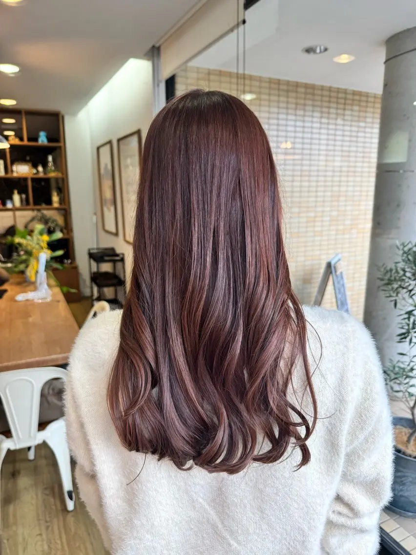 ロング カラー ベージュカラー ピンクカラー ピンクベージュ カット ヘアカラー トリートメント ツキダテ ユイのヘアスタイル