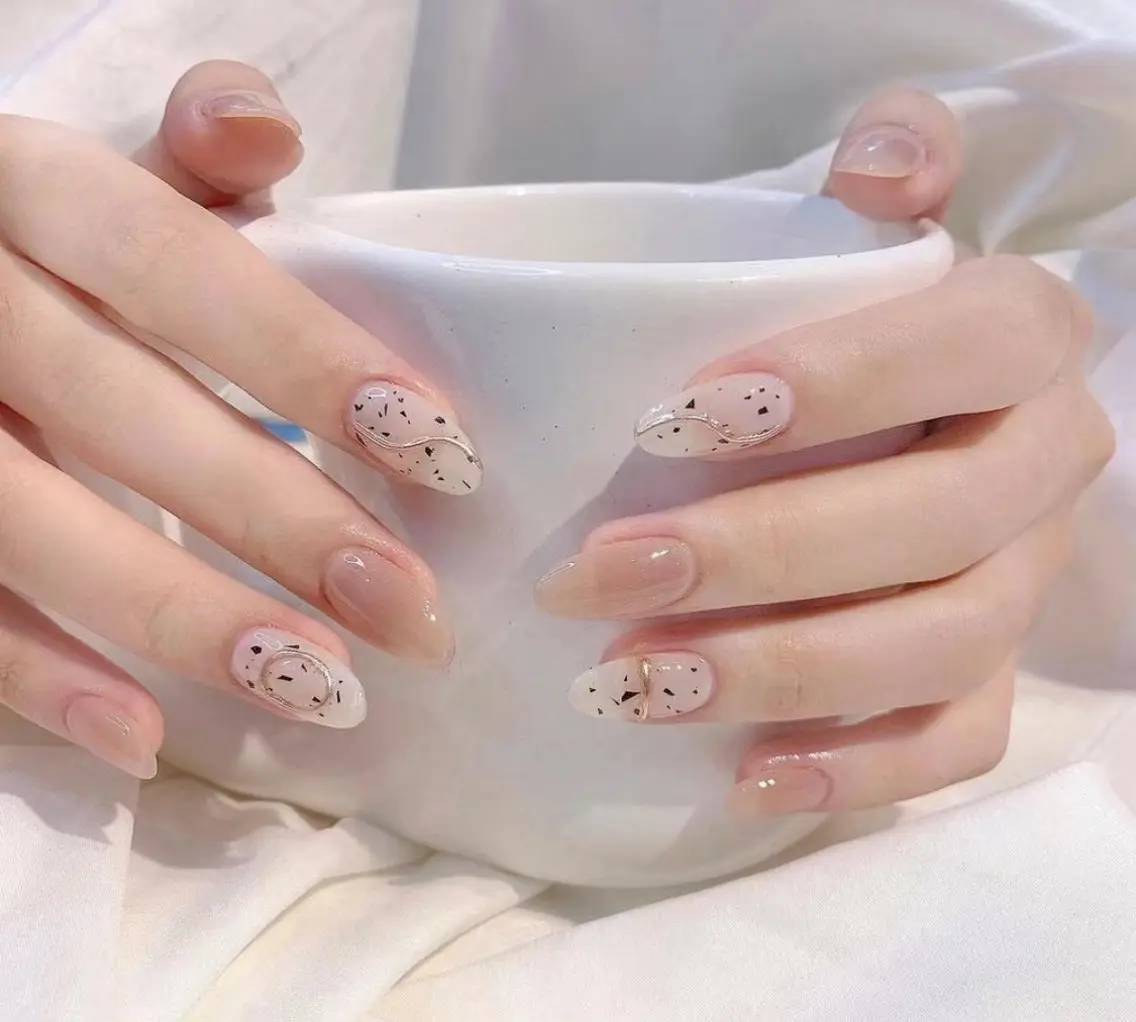 ネイル H3 Nail シロのネイルデザイン