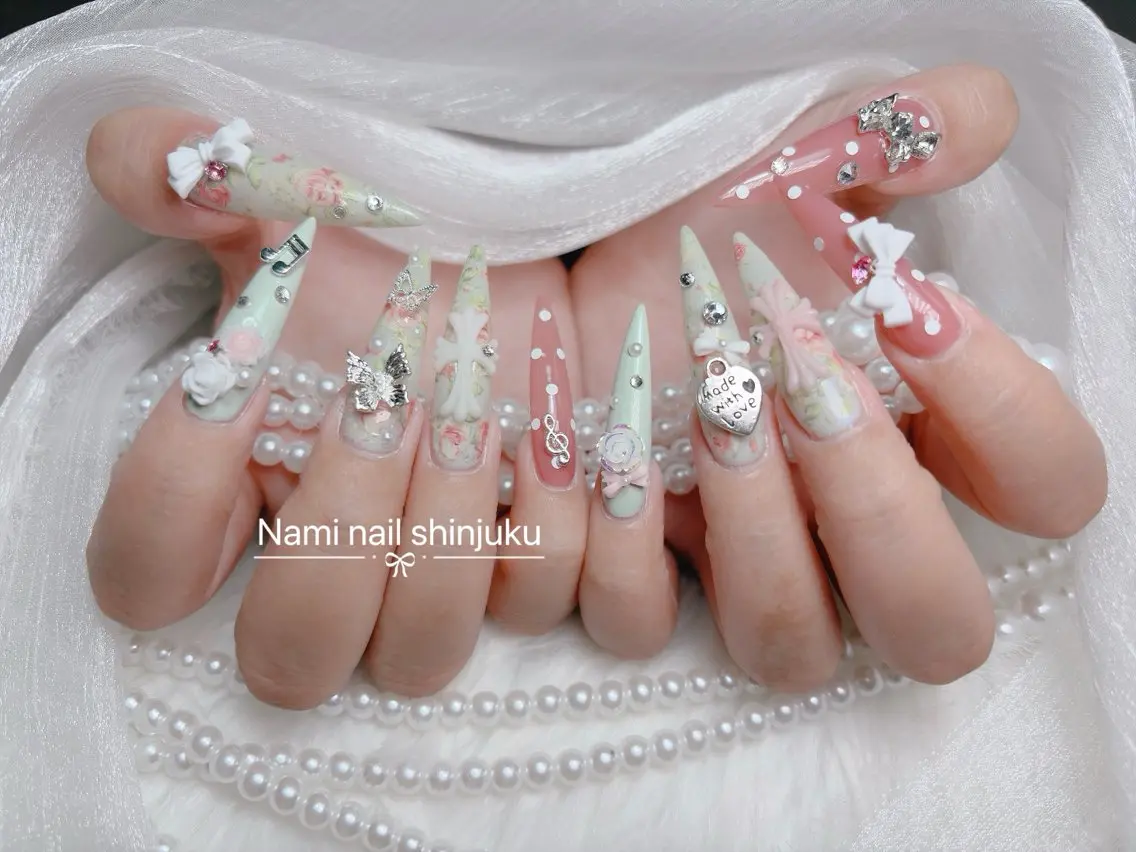 ネイル 長さ出し ガーリー 韓国ネイル ロングネイル 持ち込み ハンドネイル Nami nail salonのネイルデザイン