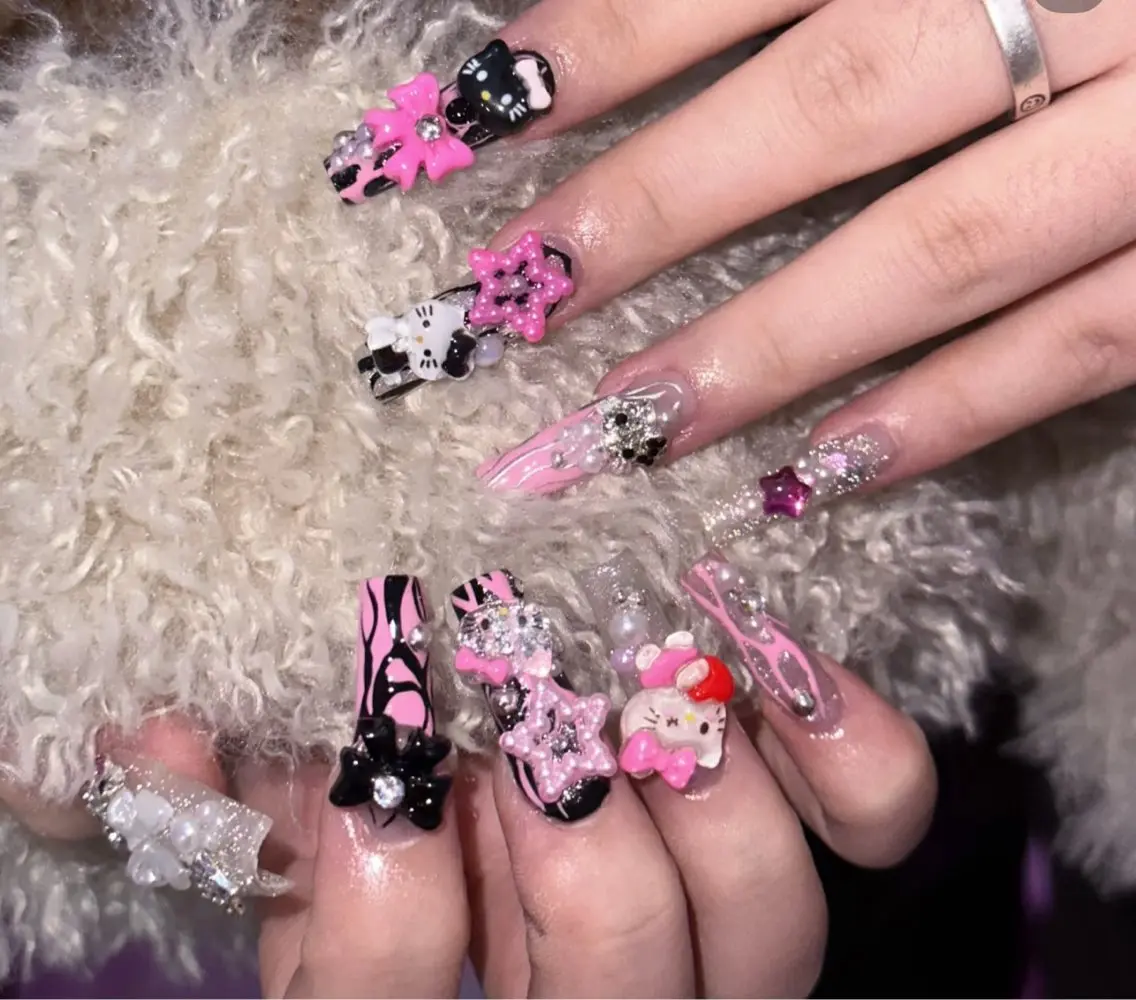 ネイル フレンチネイル グラデーション キラキラネイル 韓国ネイル マグネットネイル ハンドネイル 🎀🎀YooLi Nail Salonのネイルデザイン