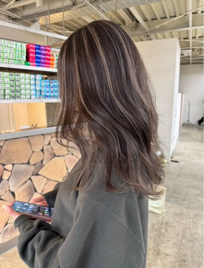 セミロング ハイライト fand / KAIのヘアスタイル